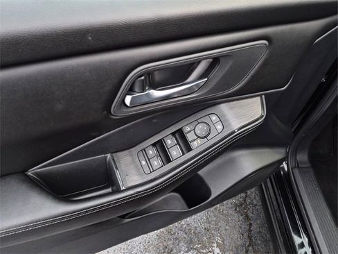 Certified 2024 Nissan Rogue SV image 22