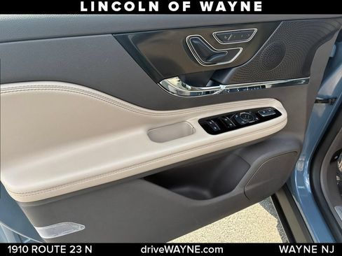 Certified 2023 Lincoln Corsair AWD image 13