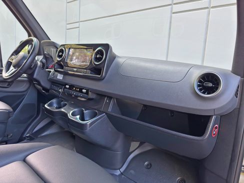 Used 2020 Mercedes-Benz Sprinter 2500 w/ Premium Plus Package image 15