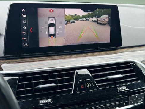 Used 2019 BMW 530e w/ Premium Package RWD image 30