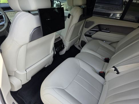 Certified 2025 Land Rover Range Rover Autobiography AWD/4WD image 17