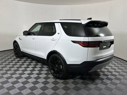 Used 2025 Land Rover Discovery S image 3