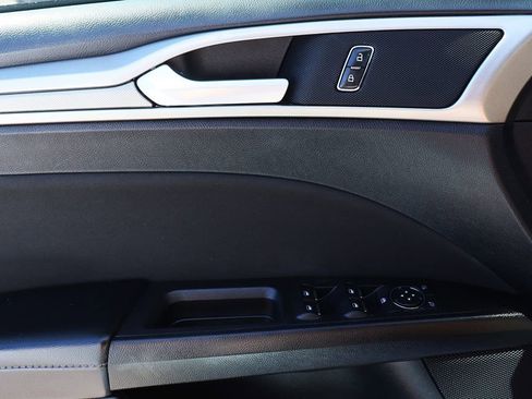 Used 2020 Ford Fusion SE image 40