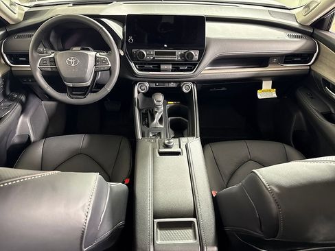 New 2026 Toyota Grand Highlander AWD image 17