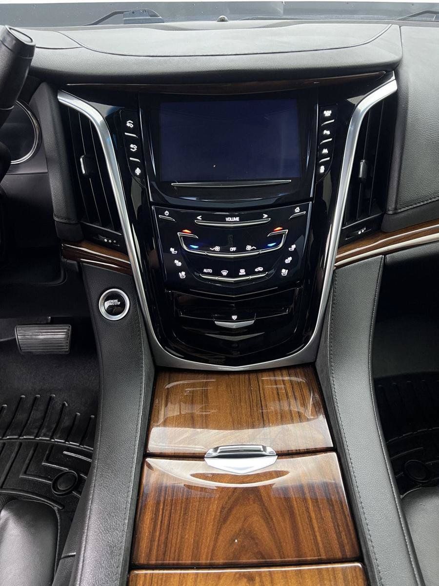 Used 2016 Cadillac Escalade Luxury AWD/4WD image 7