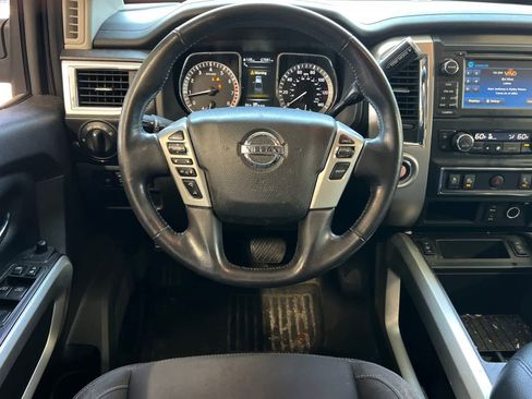 Used 2018 Nissan Titan SV w/ SV Convenience Package RWD image 16