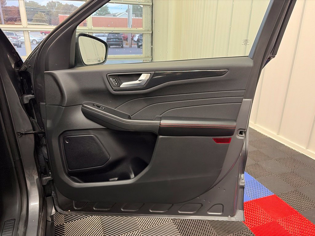 Used 2023 Ford Escape ST-Line Select AWD/4WD image 21