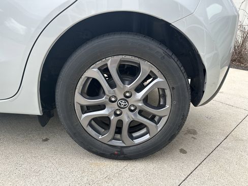 Used 2020 Toyota Yaris XLE image 35