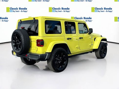 Used 2024 Jeep Wrangler Unlimited Sahara AWD/4WD image 8