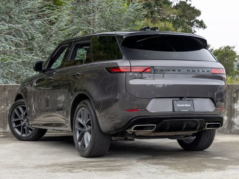 Used 2024 Land Rover Range Rover Sport Dynamic SE AWD/4WD image 3