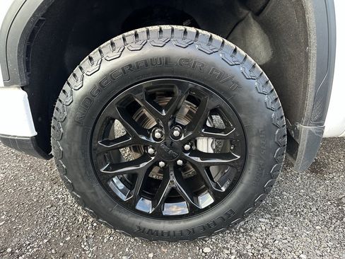 Used 2024 GMC Sierra 1500 AT4 image 12