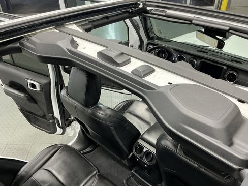 Used 2022 Jeep Wrangler Unlimited Sahara w/ Cold Weather Group image 12