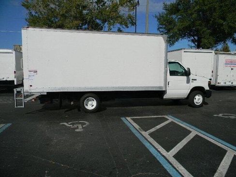 Used 2014 Ford E-350 and Econoline 350 Super Duty RWD image 2