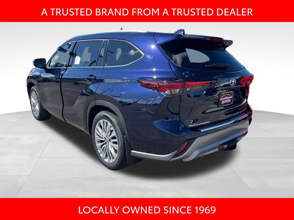 New 2026 Toyota Highlander Platinum AWD/4WD image 3