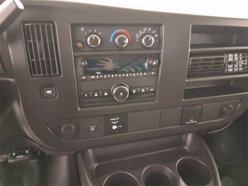 Used 2017 Chevrolet Express 3500 Extended image 20