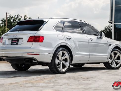 Used 2017 Bentley Bentayga AWD/4WD image 48
