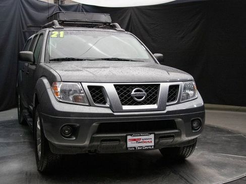 Used 2021 Nissan Frontier SV image 3