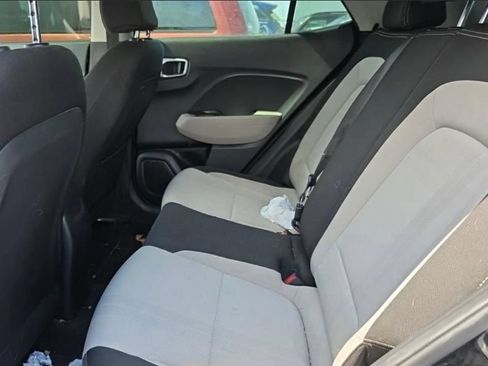 Used 2021 Hyundai Venue SEL w/ Premium Package FWD image 4