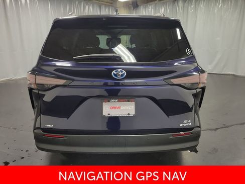 Used 2024 Toyota Sienna XLE AWD/4WD image 7