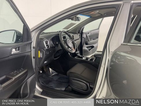 Used 2021 Kia Sportage LX FWD image 12