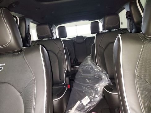 New 2026 Chrysler Pacifica Limited w/ S Appearance Package image 13