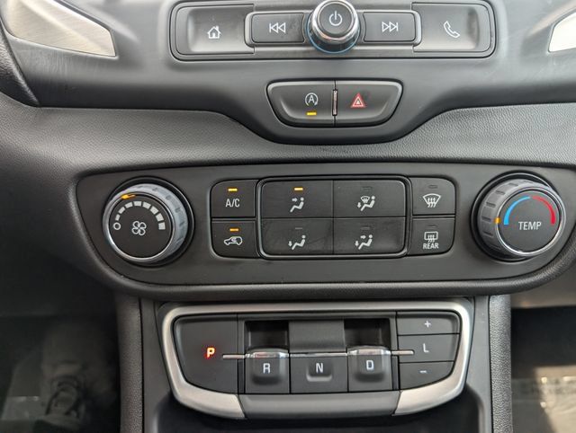 Used 2024 GMC Terrain SLE FWD image 21