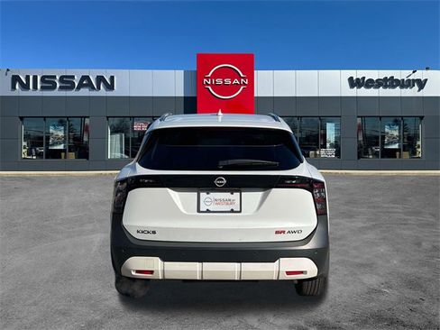 Used 2025 Nissan Kicks SR image 7