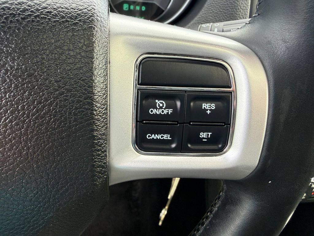 Used 2012 Dodge Avenger SXT FWD image 25