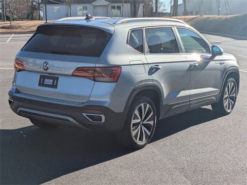 Certified 2023 Volkswagen Taos SE w/ Black Wheel Package image 4