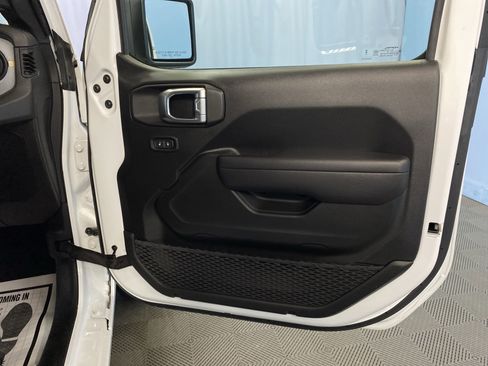 Certified 2024 Jeep Gladiator Sport image 39