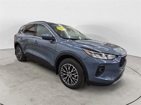 New 2025 Ford Escape SE w/ Class II Trailer Tow Package image 7