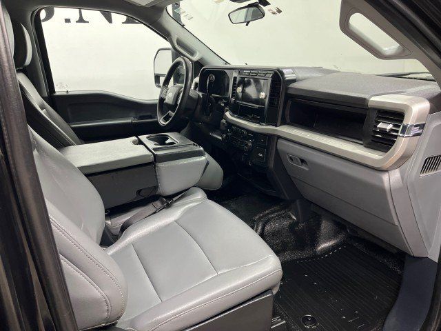 Used 2024 Ford F550 4x4 Crew Cab Super Duty image 25