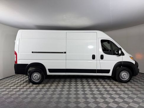 Used 2025 RAM ProMaster 2500 w/ Convenience Group FWD image 3
