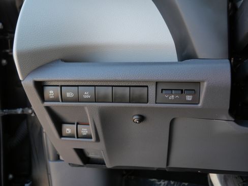 Used 2024 Toyota Sienna XLE w/ XLE Plus Package FWD image 32