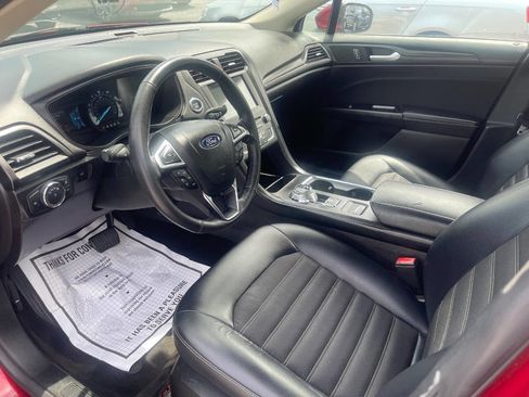 Used 2018 Ford Fusion SE w/ Equipment Group 201A FWD image 11