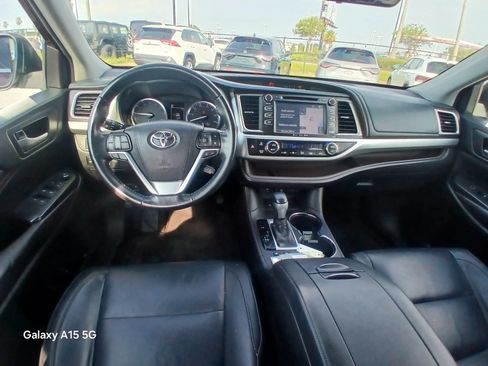 Used 2018 Toyota Highlander XLE FWD image 24