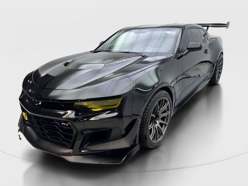 Used 2018 Chevrolet Camaro ZL1 RWD image 2