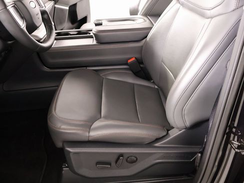 Used 2025 Ford Expedition Active image 13