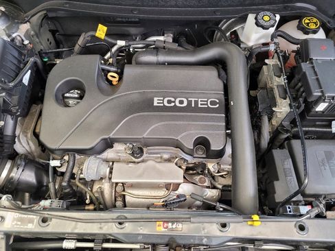 Used 2020 Chevrolet Equinox LS w/ LPO, Cargo Package AWD/4WD image 30
