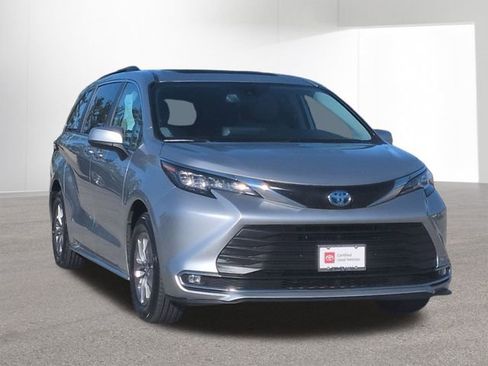 Certified 2023 Toyota Sienna XLE image 3