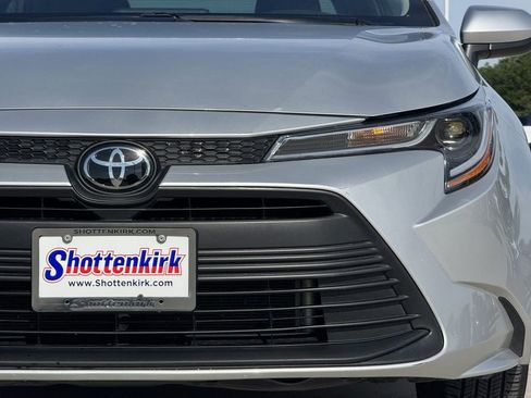 Used 2024 Toyota Corolla LE FWD image 8