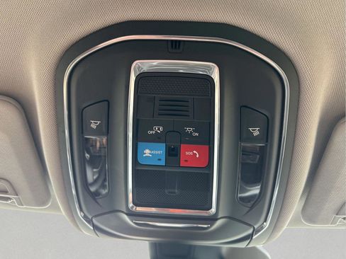 Certified 2023 Jeep Grand Cherokee Laredo image 24