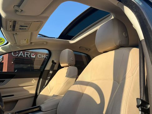 Used 2016 Jaguar XF Premium RWD image 11