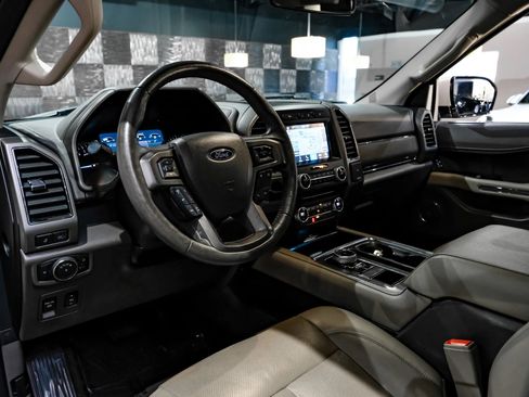 Used 2018 Ford Expedition Max XLT w/ Equipment Group 202A image 3