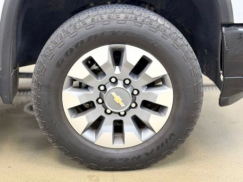 Used 2024 Chevrolet Silverado 2500 Custom w/ Custom Value Package AWD/4WD image 4