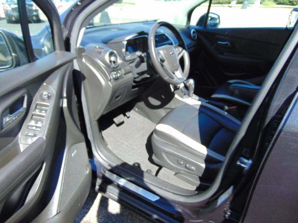 Used 2016 Chevrolet Trax LTZ w/ Midnight Edition AWD/4WD image 2