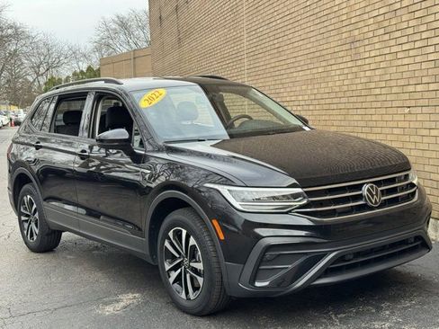 Used 2022 Volkswagen Tiguan S image 3