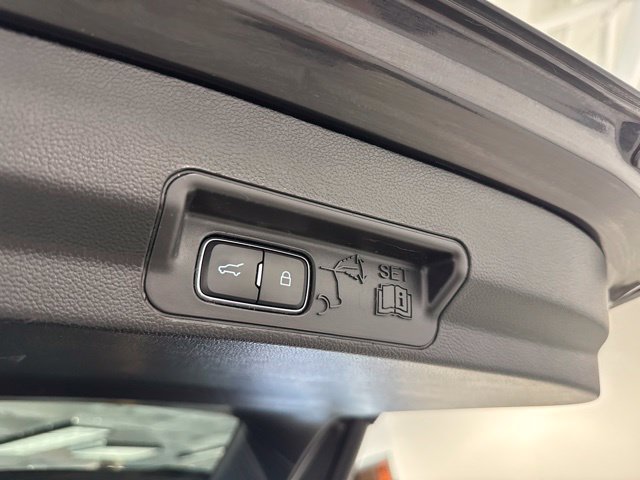 Used 2020 Ford Explorer Limited AWD/4WD image 14