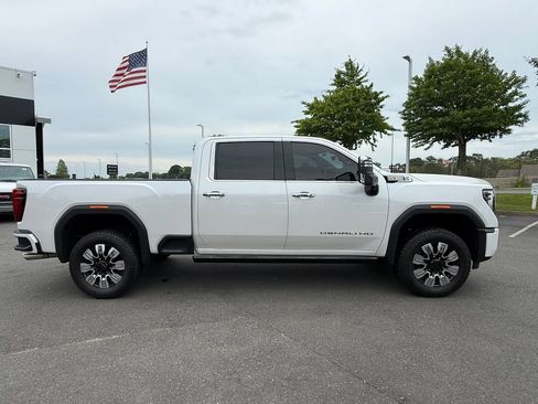 Used 2024 GMC Sierra 3500 Denali w/ Denali Reserve Package AWD/4WD image 4