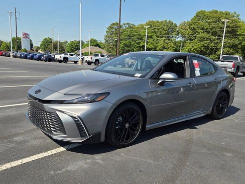 New 2026 Toyota Camry SE FWD image 3